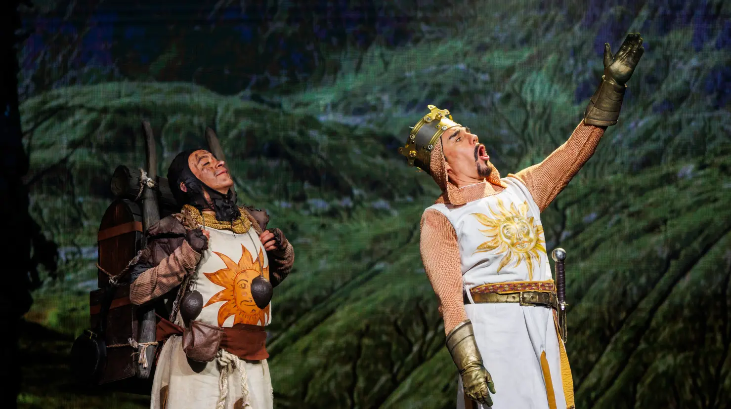 Adrián Uribe y Germán Ortega El Mascabrother integran el elenco del musical Spamalot. Foto. Cortesía Auditorio Banamex.