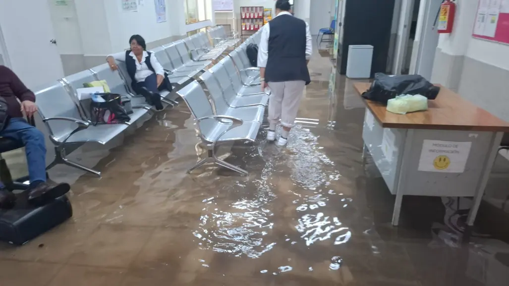 Tormenta en Durango colapsa Centro de Salud que acabó inundado por completo