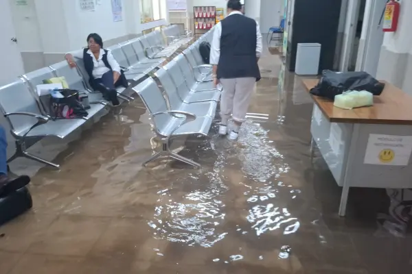 Tormenta en Durango colapsa Centro de Salud que acabó inundado por completo