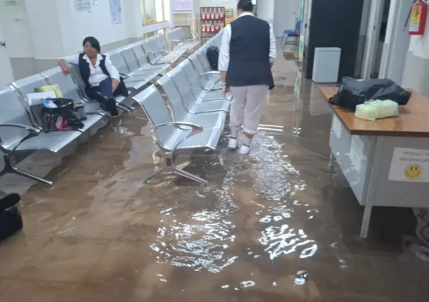 Tormenta en Durango colapsa Centro de Salud que acabó inundado por completo
