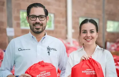 David de la Peña entrega 11 mil paquetes de útiles escolares en Santiago