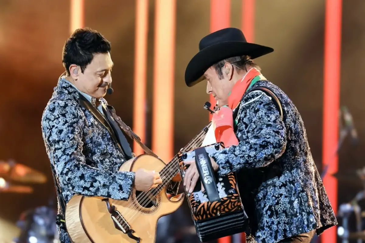 Los Tigres del Norte: medio siglo cantando lo que muchos prefieren callar (Foto: IG @lostigresdelnorte / Canva)
