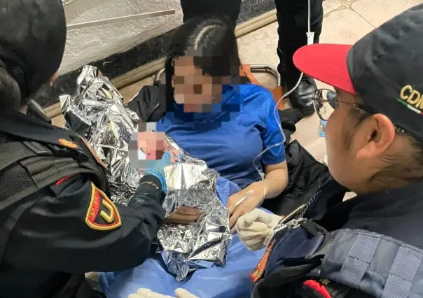 Joven de 17 años da a luz en el Metro de CDMX, policías de la estación San Cosme auxiliaron el parto