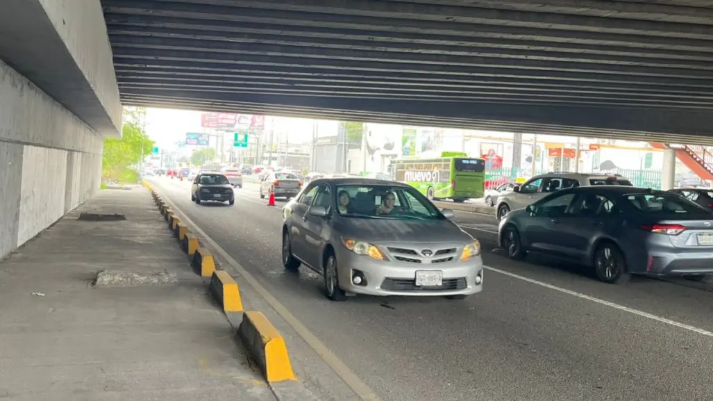 Implementan carril de contraflujo en Morones Prieto tras cierre de carriles exprés de Constitución