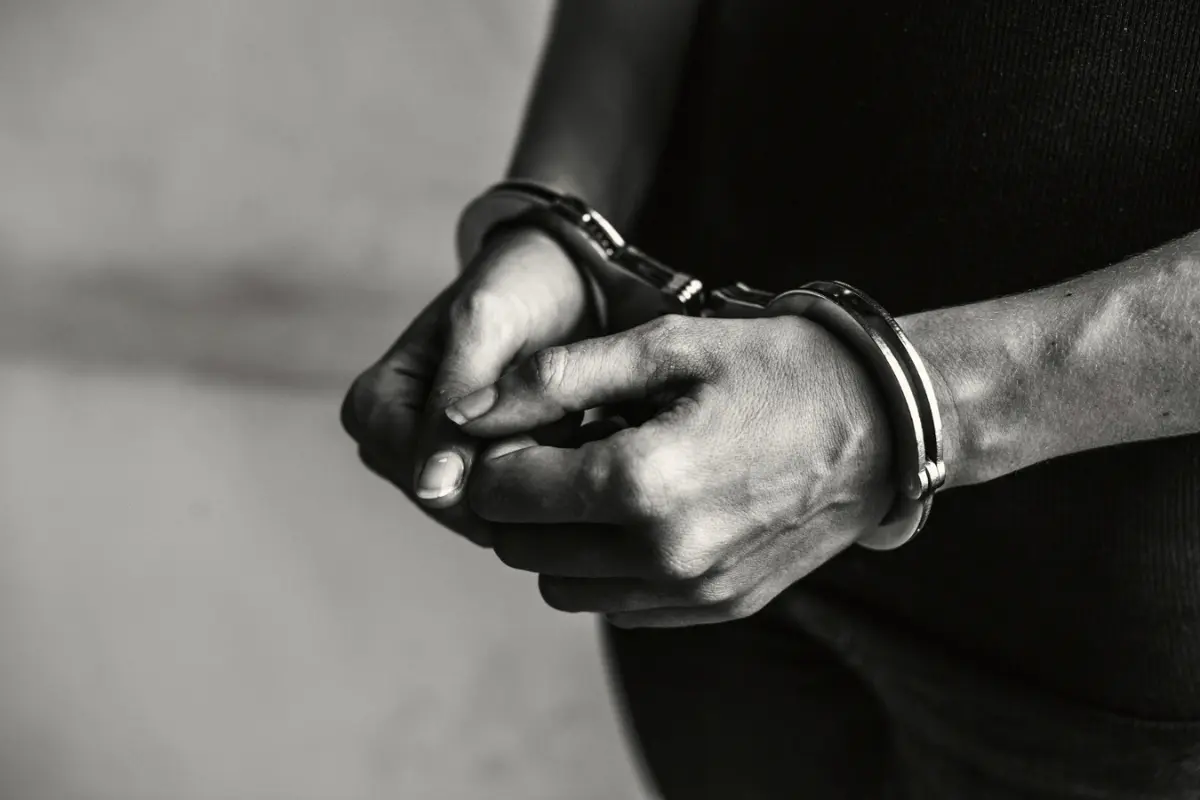 La Fiscalía de Tamaulipas informó este sábado que tres hombres fueron vinculados a proceso por la desaparición y homicidio de cinco integrantes de un grupo musical. Foto: Freepik