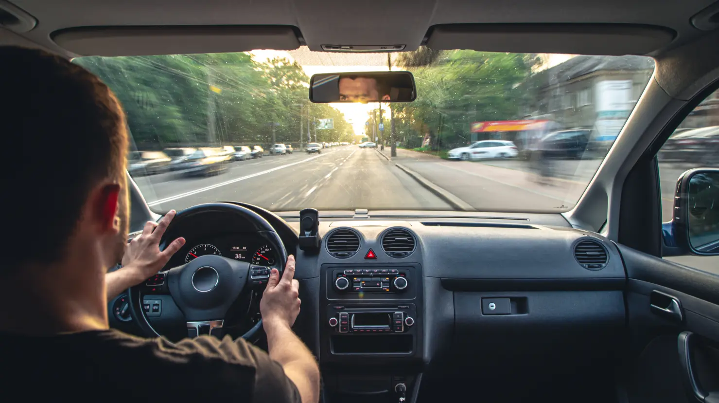 Autoridades estatales piden a los automovilistas tomar precauciones y considerar rutas alternas. Imagen: Freepik