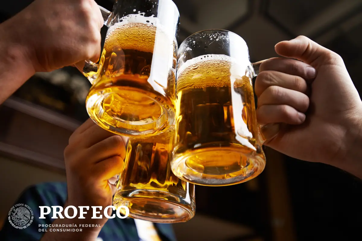 Recientes hallazgos de la Profeco destacan los riesgos de salud de cinco cervezas mexicanas debido a su elevado contenido de azúcar. Foto: Canva