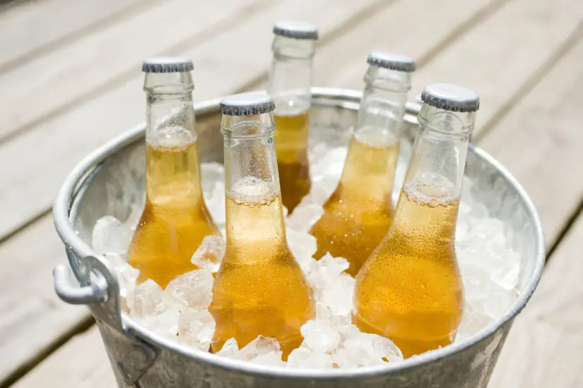 Según la Profeco, cinco cervezas mexicanas representan un riesgo para la salud por su alto contenido de azúcar. Foto: Canva