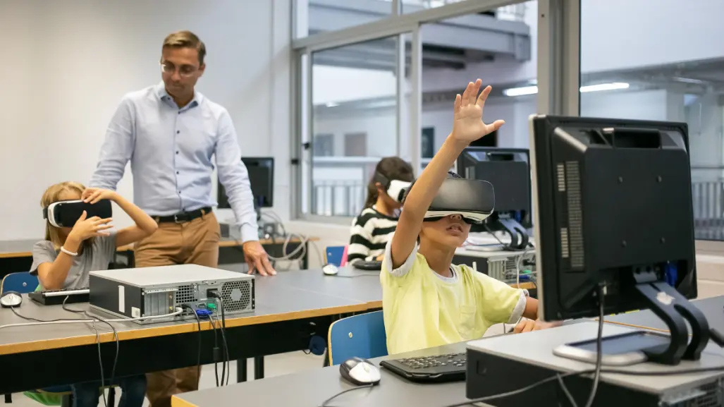 Promueven uso de tecnologías e inteligencia artificial en las escuelas de Santa Catarina