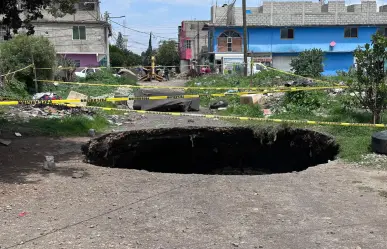Socavón crece sin control en Valle de Chalco; vecinos temen colapso de casas