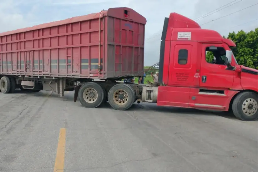 Bloqueos en carreteras del norte de Tamaulipas por parte de productores de sorgo. Foto: Victoria Jiménez