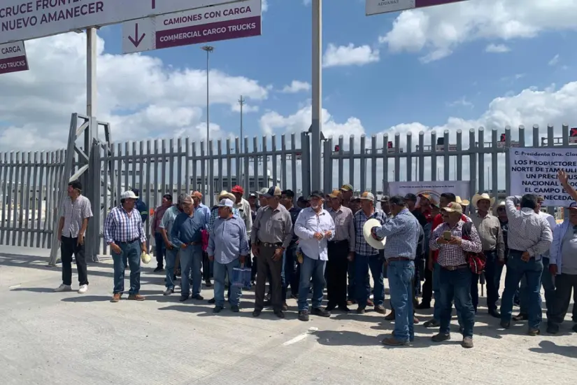 La semana pasada un grupo de sorgueros intentaron bloquear el puente internacional en Reynosa. Foto: Victoria Jiménez