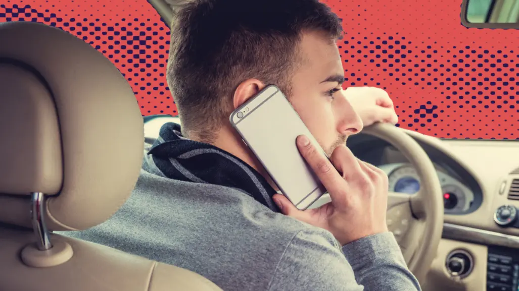 ¿Usas el celular mientras manejas? Esto debes saber de las multas en Escobedo