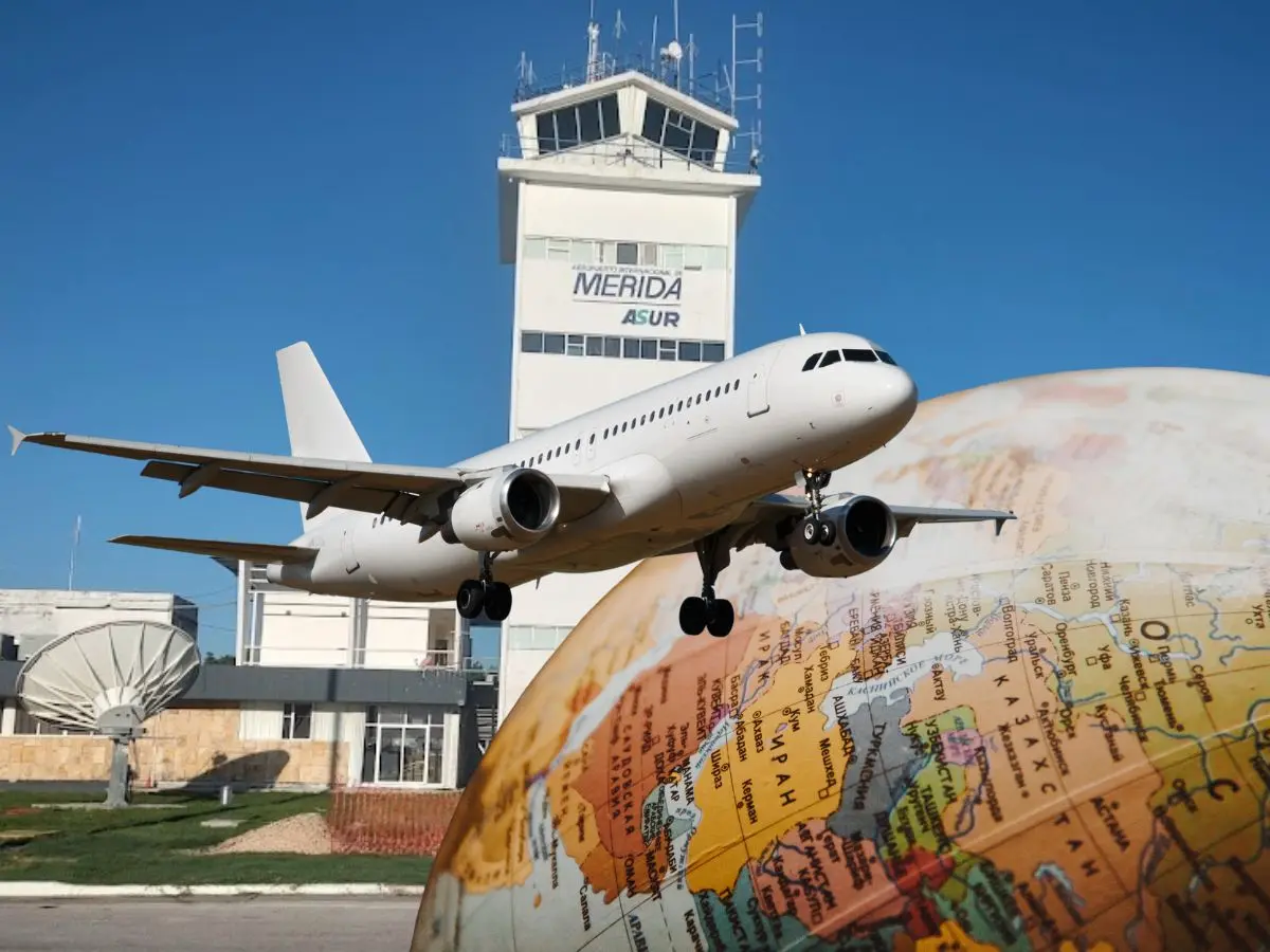 El Aeropuerto Internacional de Mérida es uno de los más importantes de la región sureste al conectar con las principales ciudades de México y de Estados Unidos.- Fuente Canva y archivo POSTA
