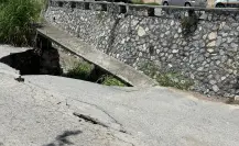Lluvias en Saltillo: se deslavan barda y pavimento en la calle Ébano