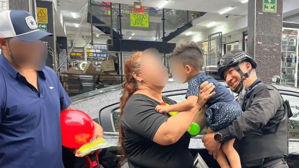 ¡Final feliz en Monterrey! Policía localiza a niño extraviado en el centro