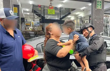 ¡Final feliz en Monterrey! Policía localiza a niño extraviado en el centro