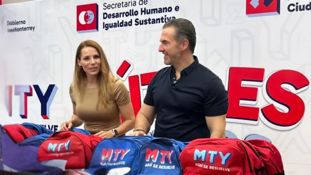 Adrián de la Garza entrega útiles escolares en Monterrey, conoce cómo inscribirse en el programa