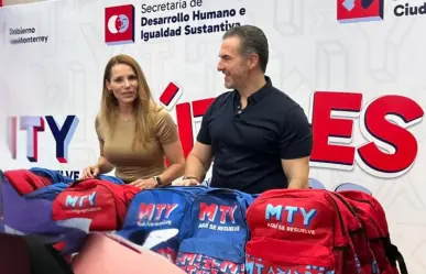 Adrián de la Garza entrega útiles escolares en Monterrey, conoce cómo inscribirse en el programa