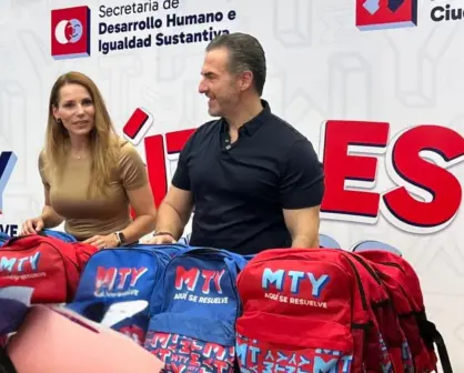 Adrián de la Garza entrega útiles escolares en Monterrey, conoce cómo inscribirse en el programa