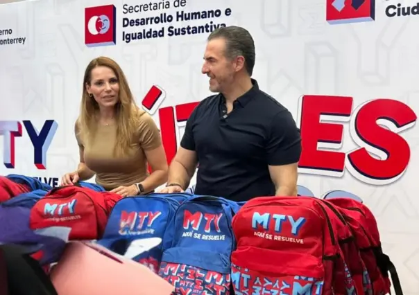 Adrián de la Garza entrega útiles escolares en Monterrey, conoce cómo inscribirse en el programa