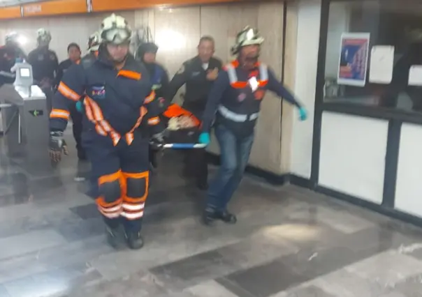 Mujer se lanza a vías del Metro en Tacubaya; sobrevive con fracturas graves