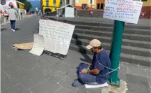 Hombre en Veracruz se encadena y mantiene huelga de hambre para exigir justicia