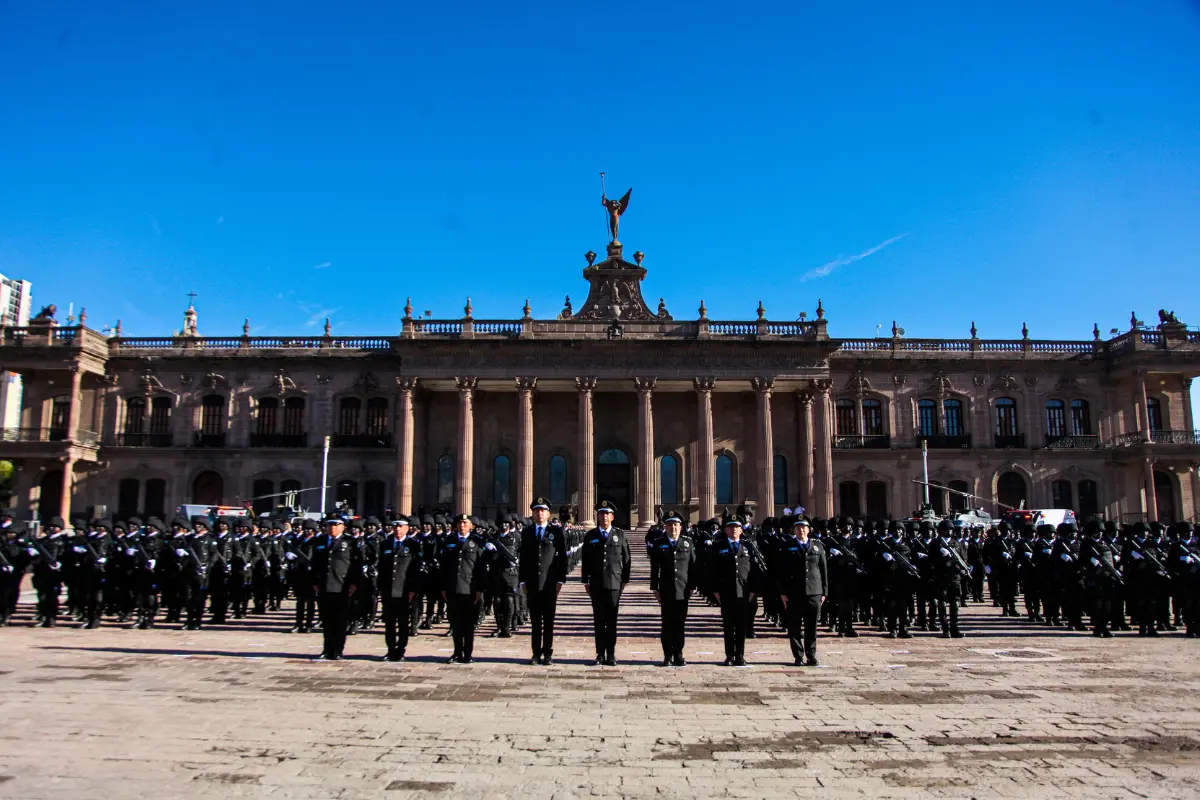A lo largo y ancho de la “Explanada de los Héroes” yacen los restos de figuras ilustres de Nuevo León/Foto: Erick Reyes