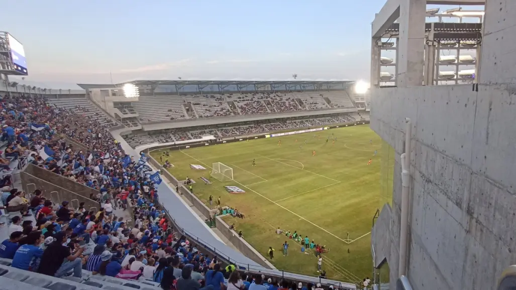 Rocío Nahle reconoce falla en el Estadio Luis Pirata Fuente | VIDEO