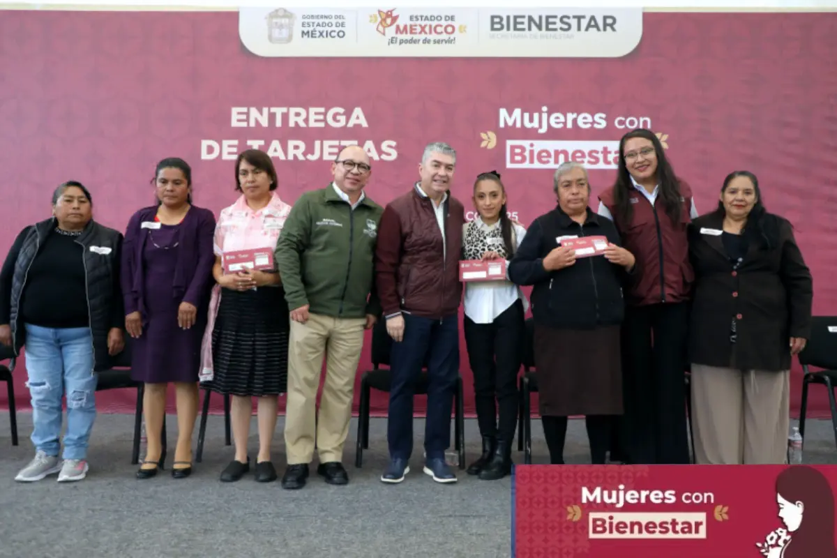Apoyo para el programa Mujeres con Bienestar. Foto: X(@ComSocEdomex) | Canva