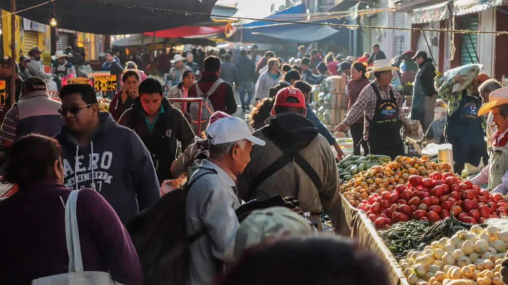 El tianguis más antiguo y grande del Edomex se instala junto a un volcán y tiene los mejores precios