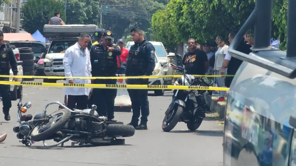 Choque entre motos deja un muerto en Azcapotzalco; salió proyectado contra un árbol