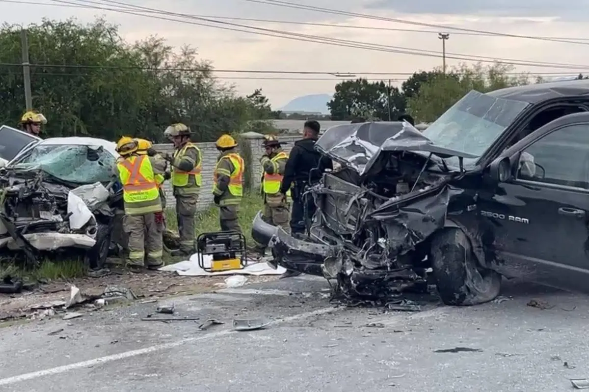 La Dodge RAM, que se desplazaba en sentido contrario, impactó de frente contra una camioneta que funcionaba como transporte de personal./Foto: El Molino