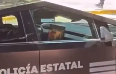 VIDEO | Captan a policías de Guadalajara viendo película en Cybertruck