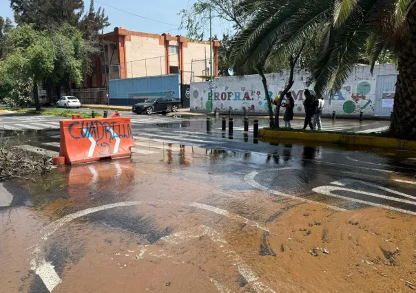 Segunda fuga de agua en Gustavo A. Madero rompe pavimento en El Coyol