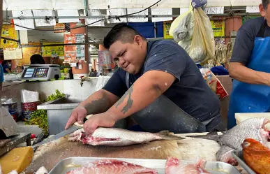 Bajan ventas de mariscos en el mercado Lucas de Gálvez