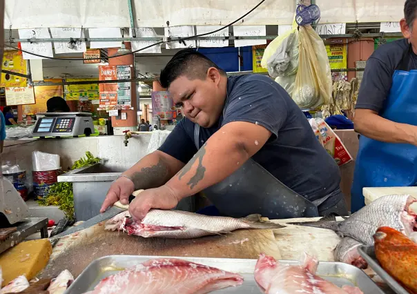 Bajan ventas de mariscos en el mercado Lucas de Gálvez