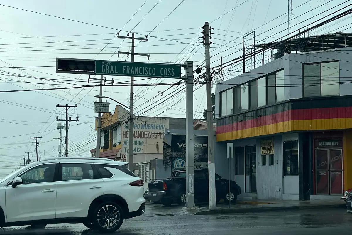 En algunos sectores de la ciudad se han tenido hasta 16 horas sin luz, está problemática se da en medio de las constantes y fuertes lluvias que recaen en la capital coahuilense./Foto: Marco Juárez/ Archivo