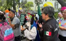 Payasos llenan de color la CDMX en su camino hacia la Basílica de Guadalupe