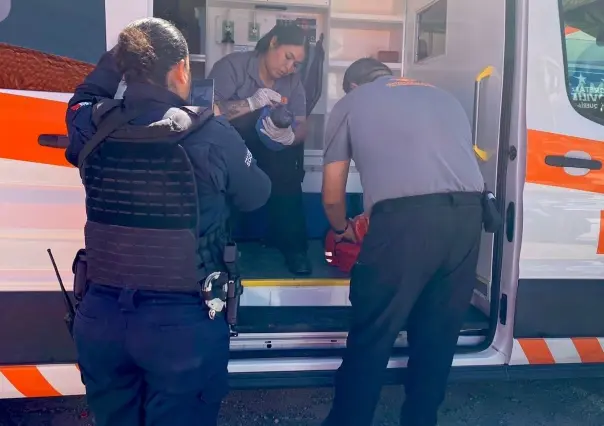 Policía de Pesquería atiende parto sorpresa en plena calle