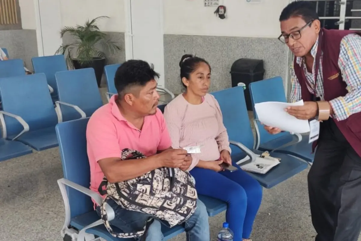 Personal de Profeco brindando asesoría Foto: Profeco