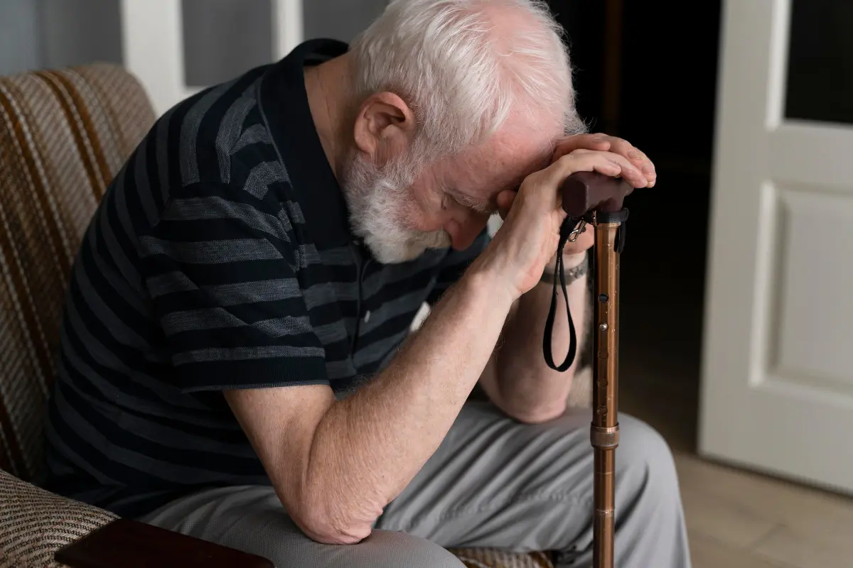 Con esta medida se busca hacer visible las diversas formas de maltrato al adulto mayor/Foto: Freepik