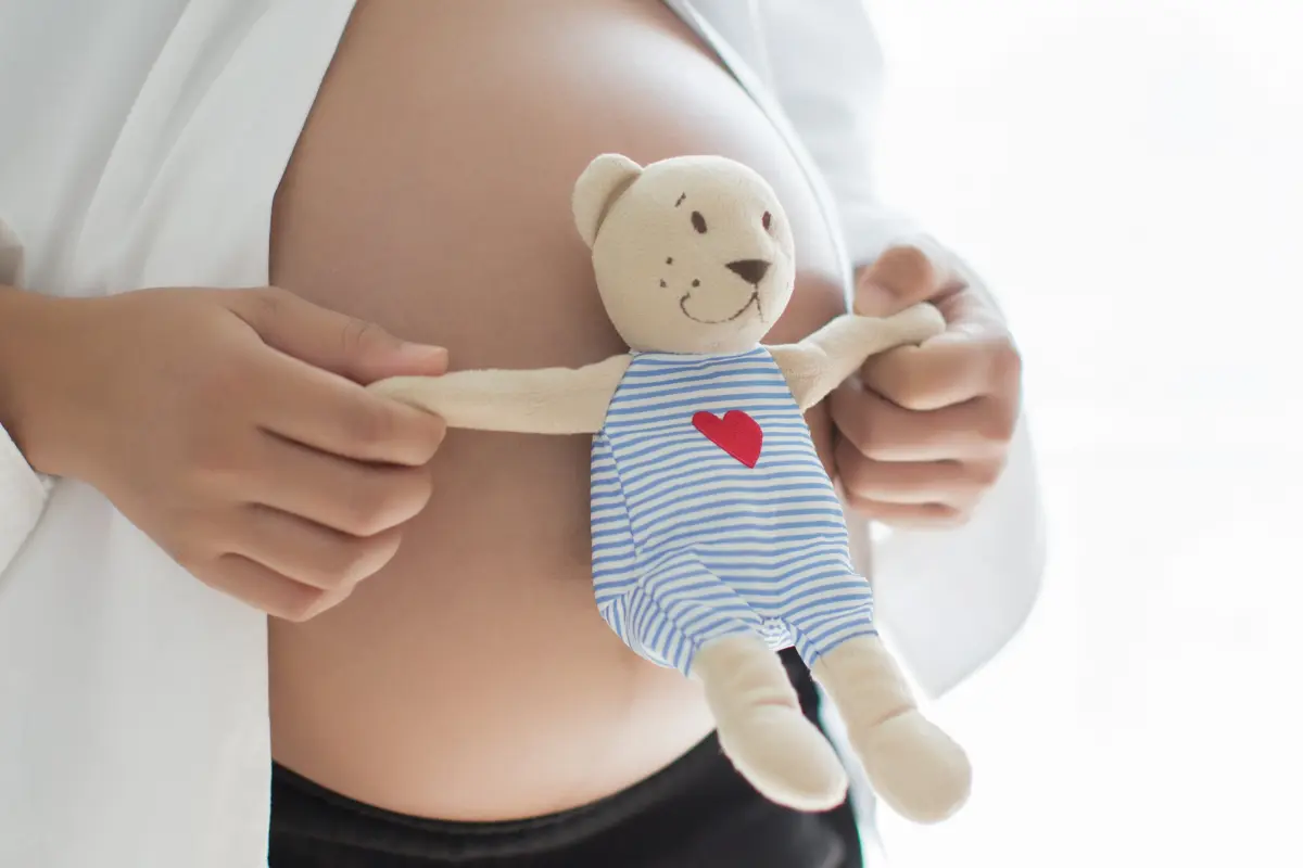 Con esta iniciativa, se obliga a hospitales, clínicas y centros de salud tanto públicos como privados a notificar a la Fiscalía cuando atiendan a niñas o adolescentes embarazadas/Foto: Freepik