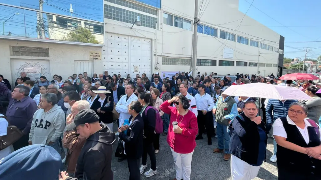 Trabajadores de salud van a paro en Toluca; acusan incumplimientos y desabasto de medicamentos