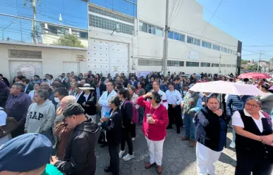 Trabajadores de salud van a paro en Toluca; acusan incumplimientos y desabasto de medicamentos