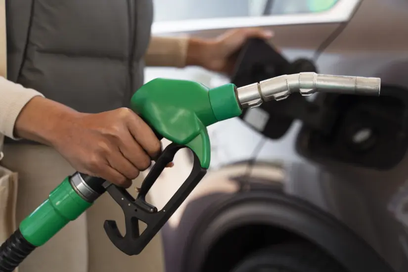 El robo a estaciones de servicio como gasolineras continúa, de acuerdo a los empresarios del ramo. Foto: Freepik 