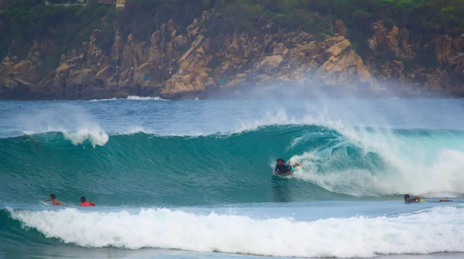 Esta playa de Oaxaca es ideal para los amantes del surf. Foto: Expedia