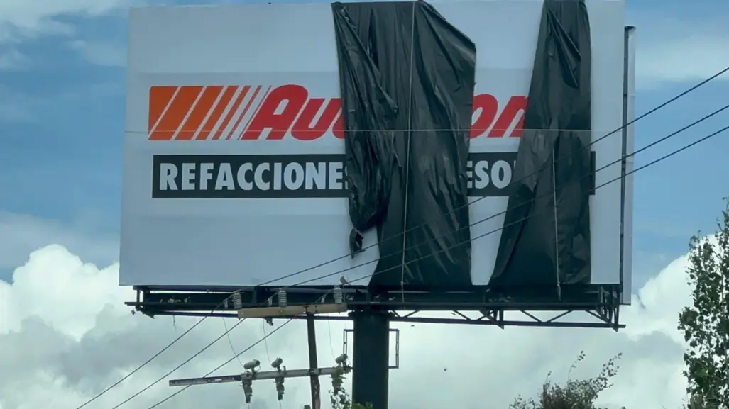 Caídas, amparos y corrupción: Edomex retira espectaculares por irregularidades