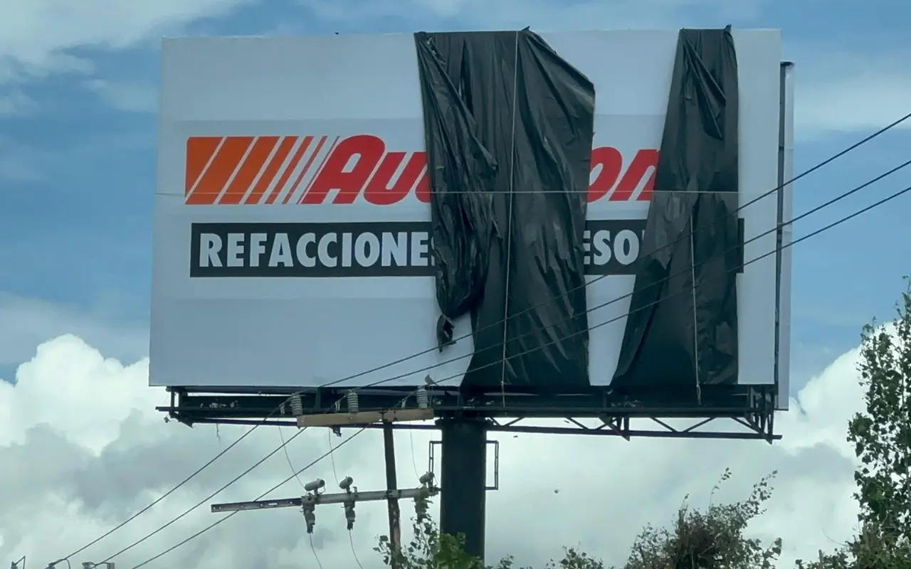 Espectacular instalado en una vialidad del Estado de México. Foto: Juan Manuel López