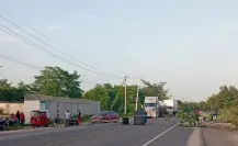 Carretera Centla–Ciudad del Carmen lleva 4 días de bloqueo, ¿cuál es la ruta alterna?